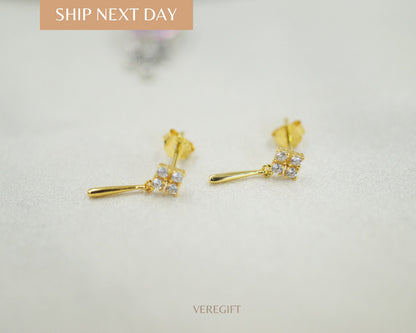 birthday gift, minimalist earrings, Exquisite Diamond-Studded S925 Silver Plated 14K Gold Earrings -EH5005